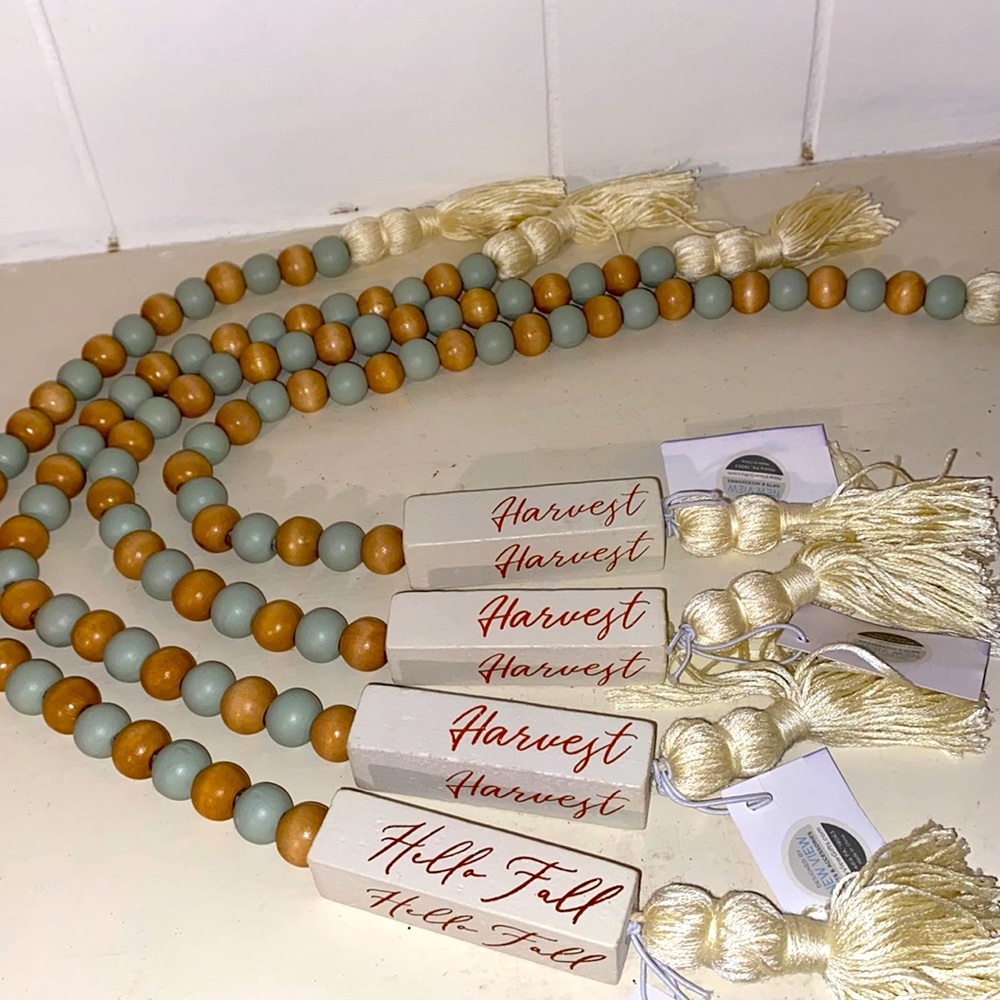 Set of 4 accessory, beads.